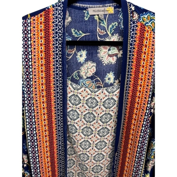 Figuerca & Flower Plus Size Blue Floral Faux 2 Piece Bell Sleeve Top Size 2X - Picture 2 of 3